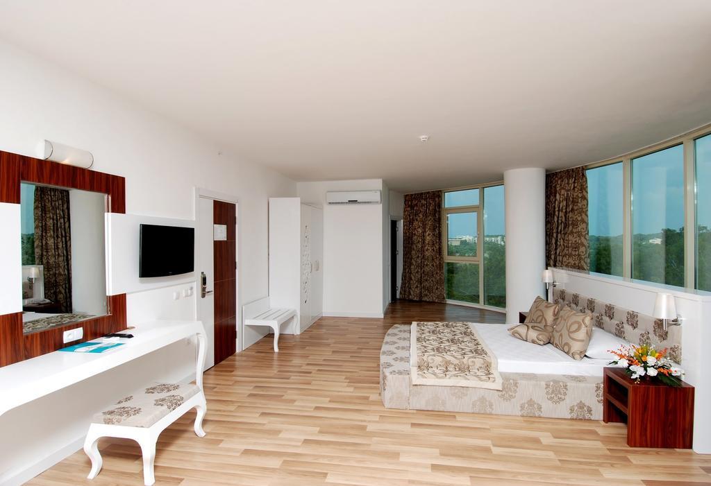 Maya World Hotel All Inclusive Side Habitación foto